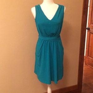 Exofficio sleeveless belted V neck dress size M